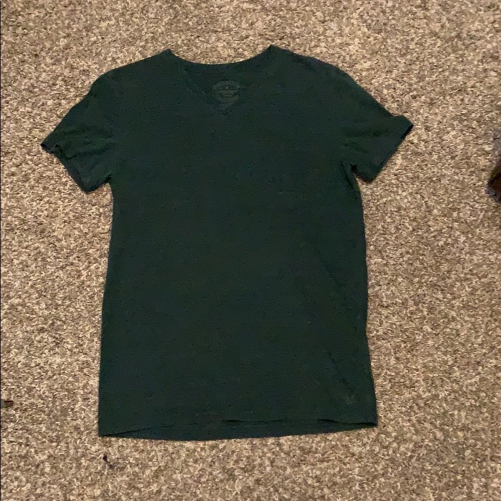 American Eagle V-Neck (T-shirt)